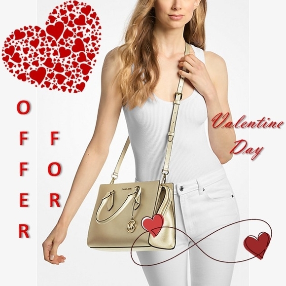 Michael Kors Elegant Gold Shoulder Bag